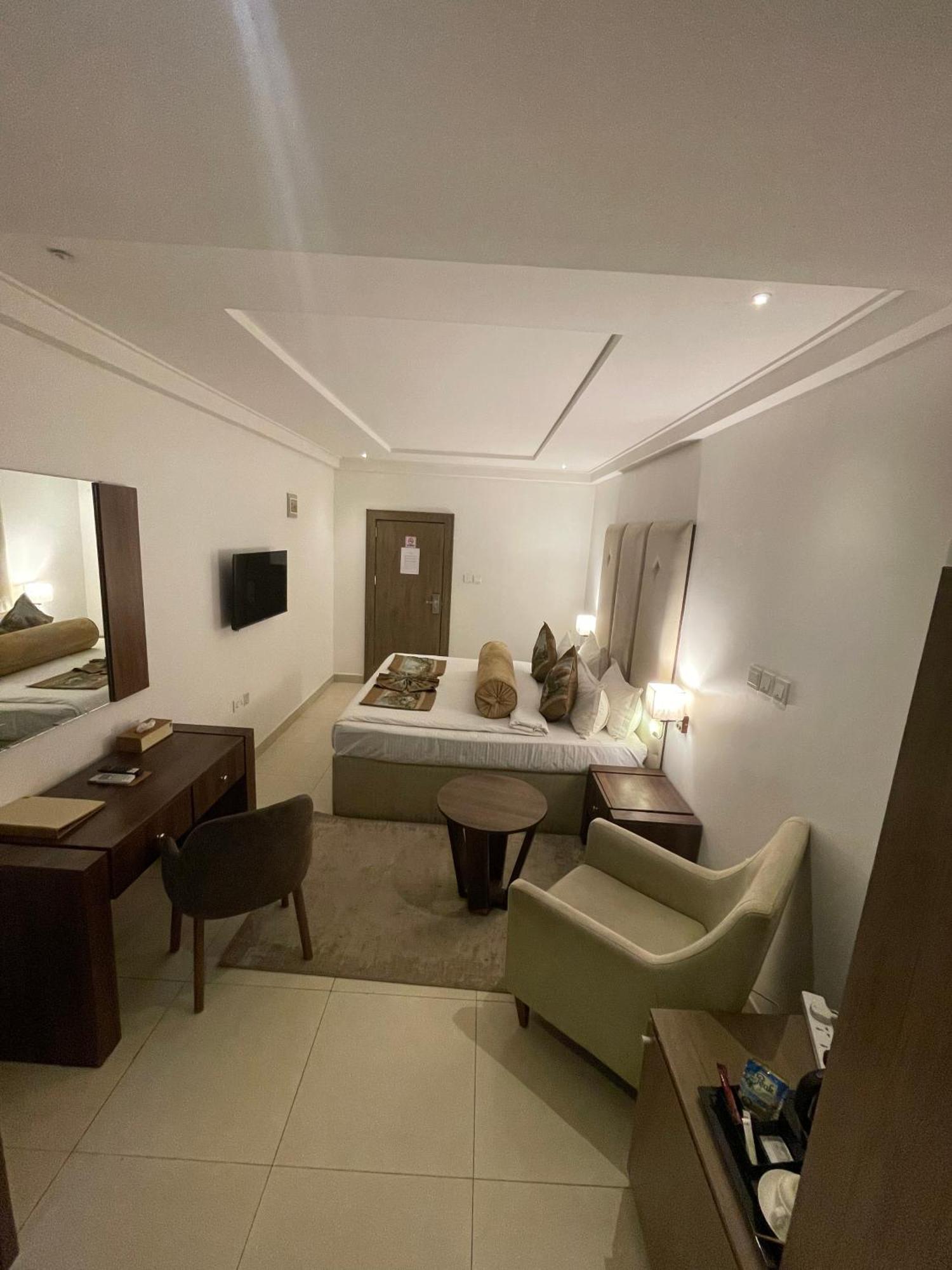 Swiss Pearl Continental Suite Wupa Exterior foto